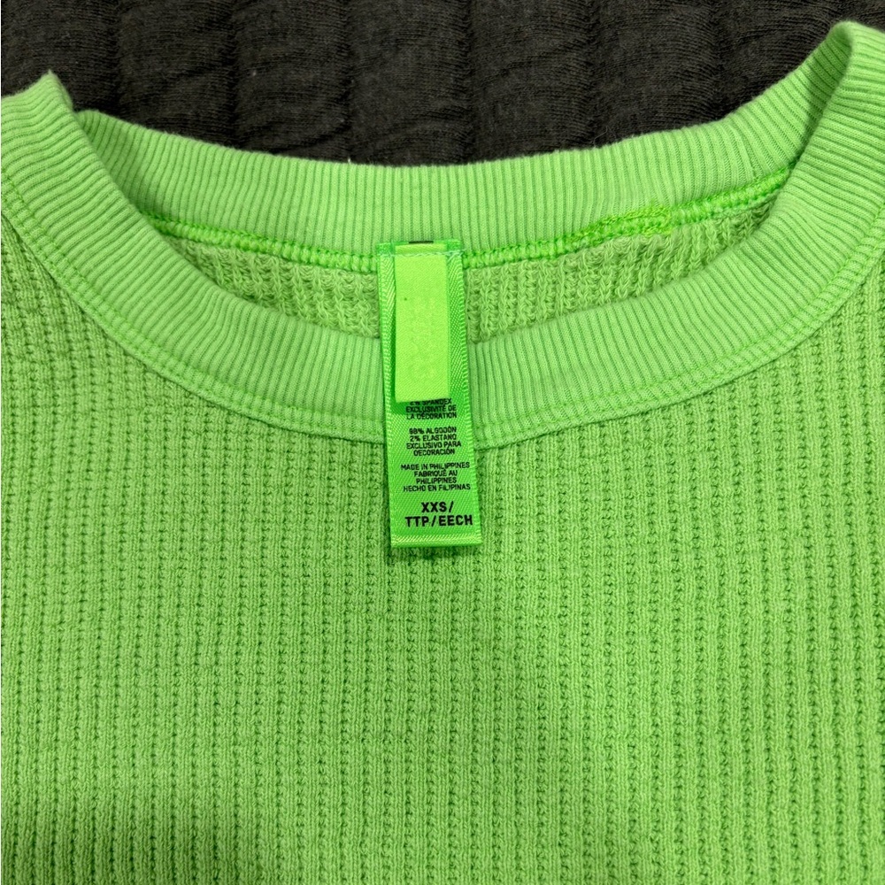 Skims Waffle Ribbed Thermal Long Sleeve Shirt Lime Neon Green Size XXS Oversized - Picture 3 of 6